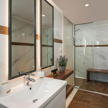Sun Ray Luxury Aparthotel